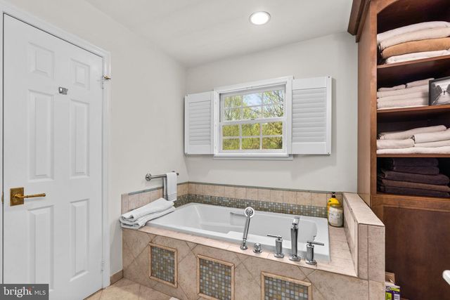 6309 AVALON DR, Bethesda, MD 20816