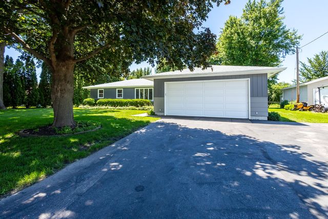 6205 W Kimberly Road, Davenport, IA 52806