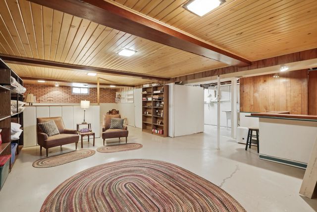 6205 W Kimberly Road, Davenport, IA 52806