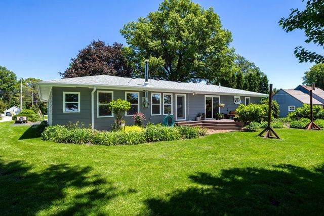 6205 W Kimberly Road, Davenport, IA 52806