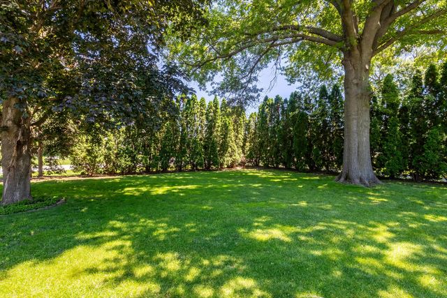 6205 W Kimberly Road, Davenport, IA 52806