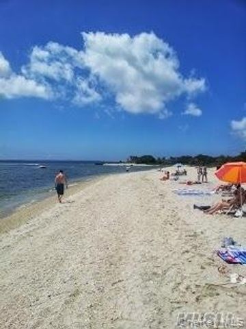 28 Hillcrest Drive, Baiting Hollow, NY 11933