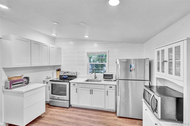 28 Hillcrest Drive, Baiting Hollow, NY 11933