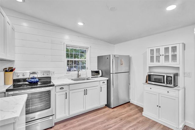 28 Hillcrest Drive, Baiting Hollow, NY 11933