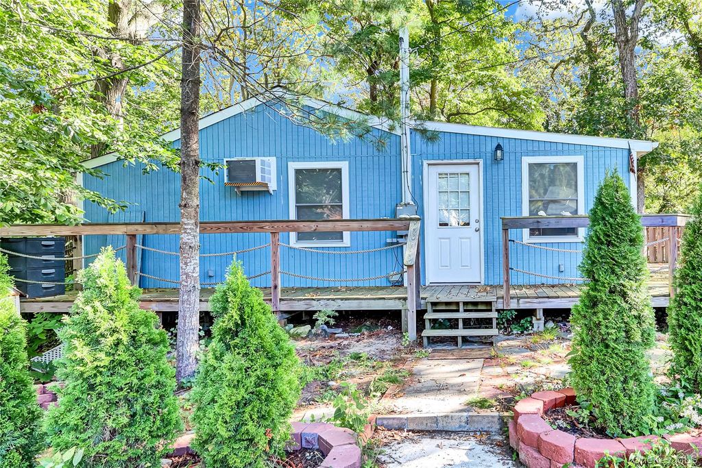 28 Hillcrest Drive, Baiting Hollow, NY 11933