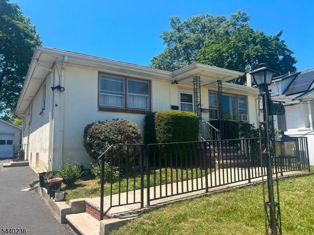 129 Hampton St, Metuchen Boro, NJ 08840