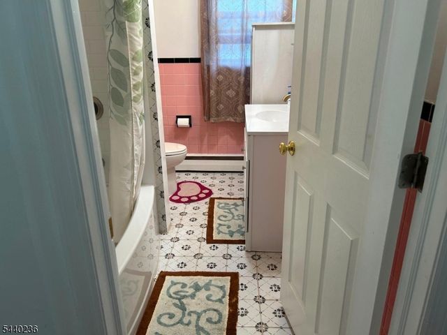 129 Hampton St, Metuchen Boro, NJ 08840