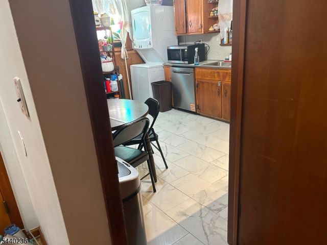 129 Hampton St, Metuchen Boro, NJ 08840