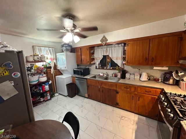 129 Hampton St, Metuchen Boro, NJ 08840