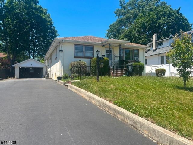 129 Hampton St, Metuchen Boro, NJ 08840