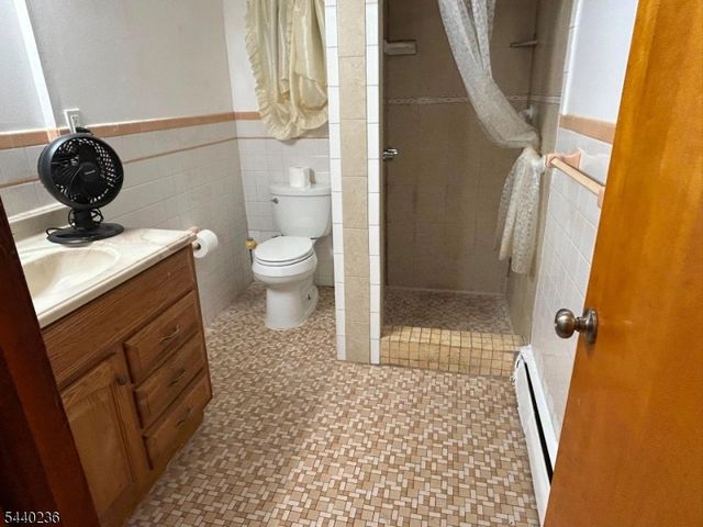 129 Hampton St, Metuchen Boro, NJ 08840