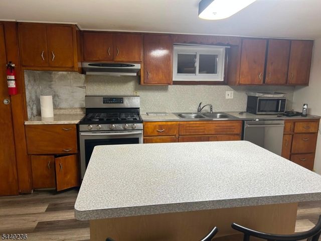 129 Hampton St, Metuchen Boro, NJ 08840