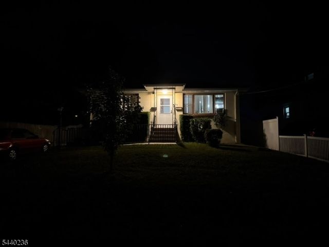 129 Hampton St, Metuchen Boro, NJ 08840