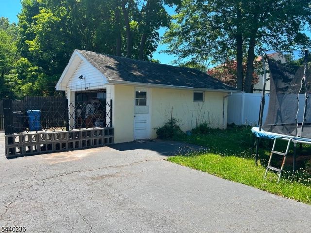 129 Hampton St, Metuchen Boro, NJ 08840