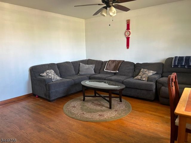 129 Hampton St, Metuchen Boro, NJ 08840