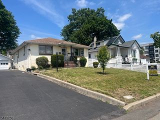 129 Hampton St, Metuchen Boro, NJ 08840