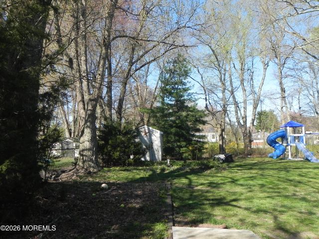 4 Westbrook Road, Howell, NJ 07731