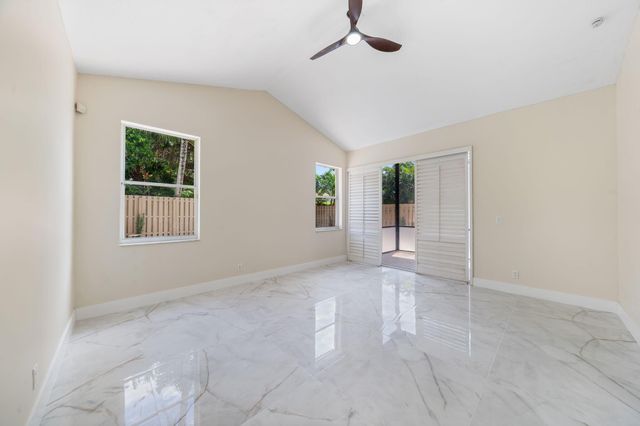 6682 NW 25th Way, Boca Raton, FL 33496