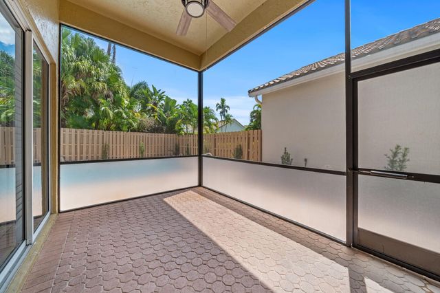 6682 NW 25th Way, Boca Raton, FL 33496