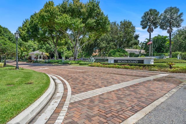 6682 NW 25th Way, Boca Raton, FL 33496