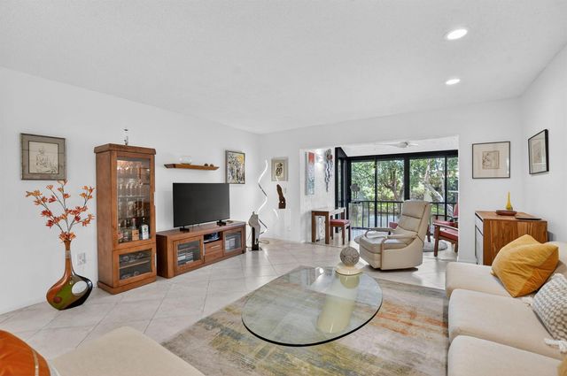 8310 Casa Del Lago D, Boca Raton, FL 33433