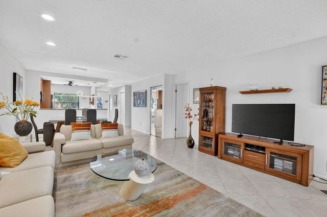 8310 Casa Del Lago D, Boca Raton, FL 33433