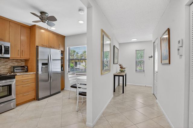 8310 Casa Del Lago D, Boca Raton, FL 33433
