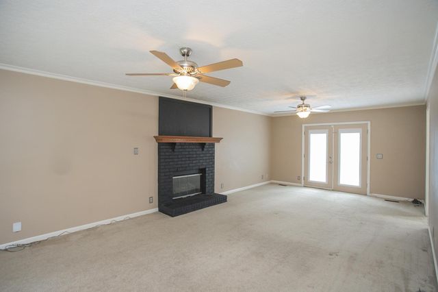 134 Royal Ct, Gallatin, TN 37066