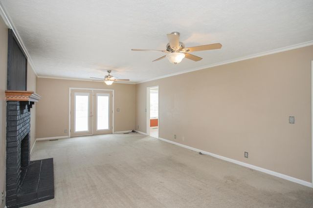 134 Royal Ct, Gallatin, TN 37066