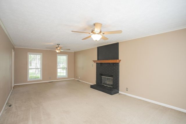 134 Royal Ct, Gallatin, TN 37066