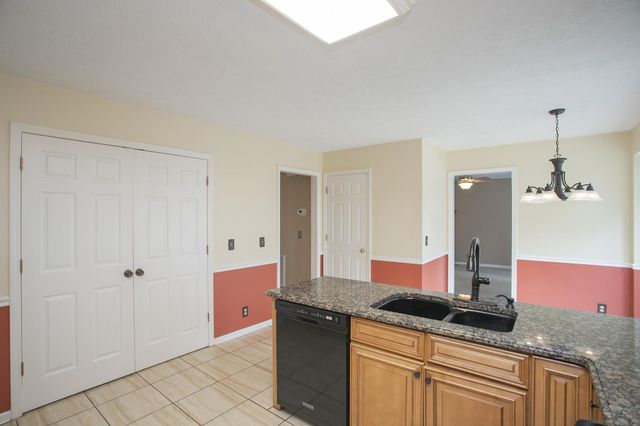 134 Royal Ct, Gallatin, TN 37066