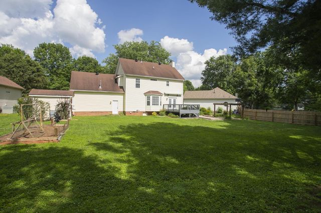134 Royal Ct, Gallatin, TN 37066