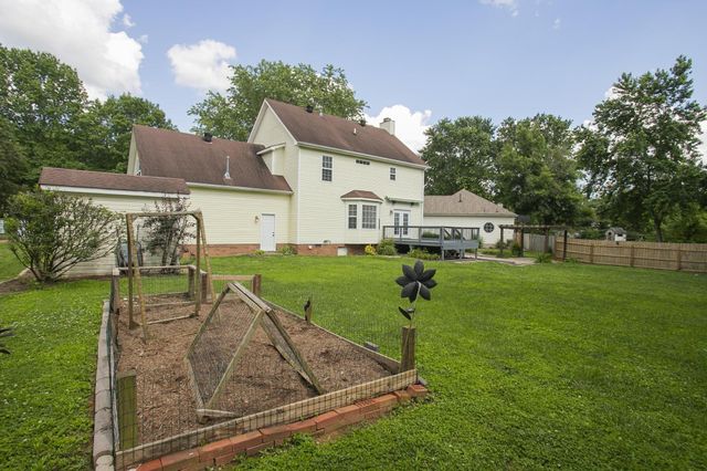 134 Royal Ct, Gallatin, TN 37066