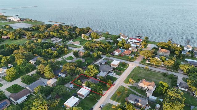 117 Sylvan Street, La Porte, TX 77571