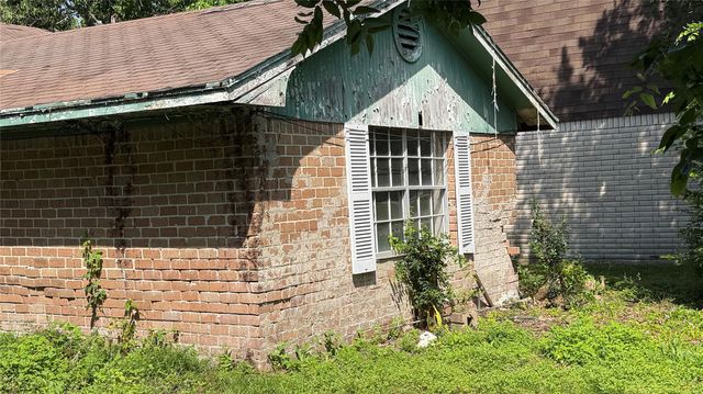 117 Sylvan Street, La Porte, TX 77571