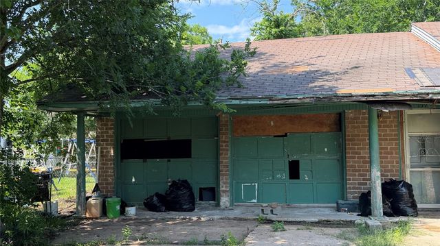 117 Sylvan Street, La Porte, TX 77571