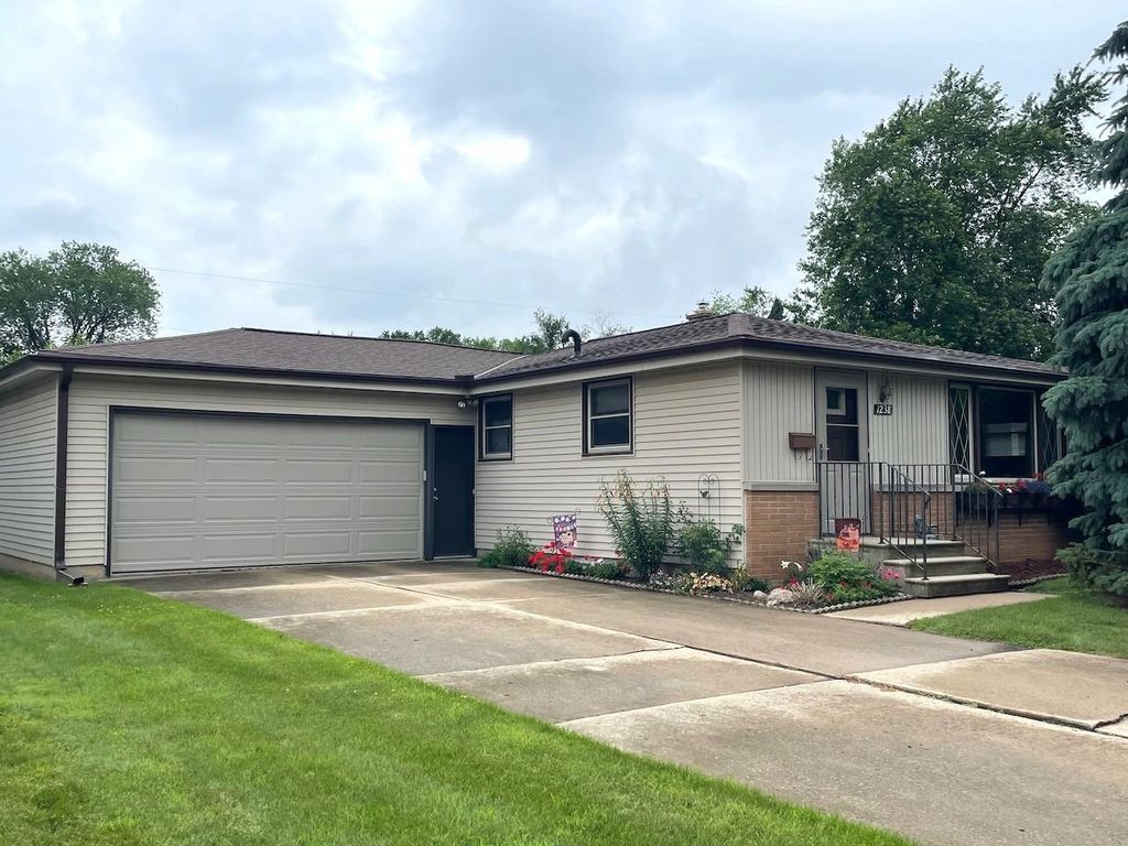 1238 LOCH DRIVE, Green Bay, WI 54304
