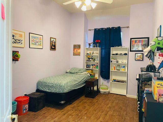 563 W Omaha Avenue, Clovis, CA 93619