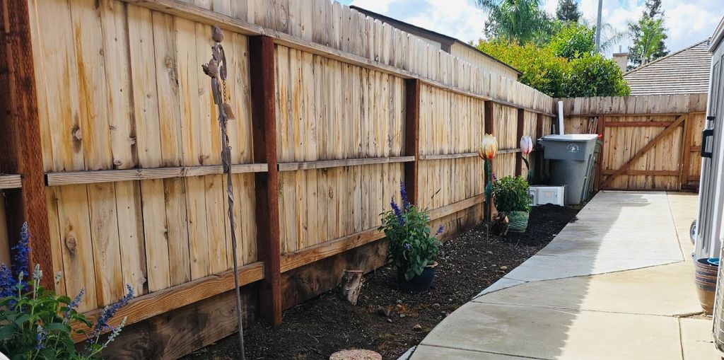 Image 30 of property listing at 563 W Omaha Avenue, Clovis, CA 93619