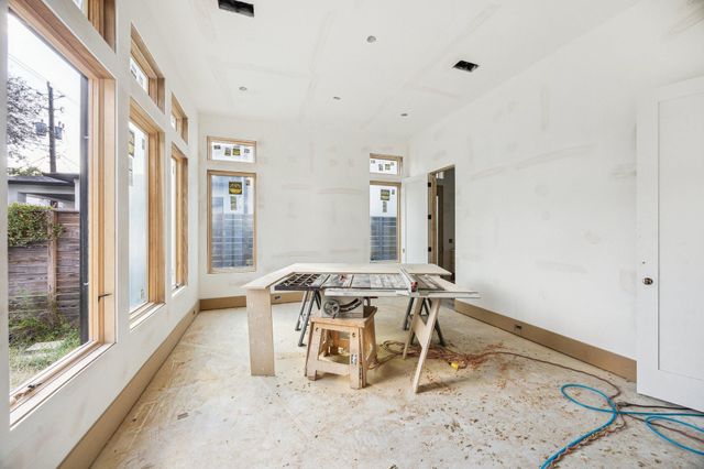 2111 Mcclendon Street, Houston, TX 77030