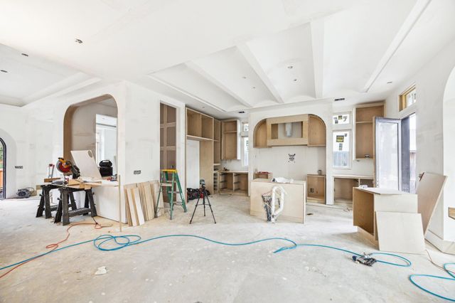 2111 Mcclendon Street, Houston, TX 77030