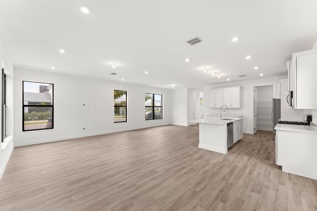 915 SW Cosmos Walk SW, Palm City, FL 34990