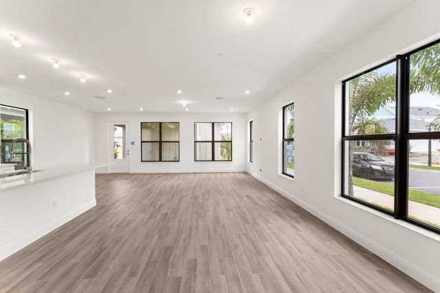 915 SW Cosmos Walk SW, Palm City, FL 34990