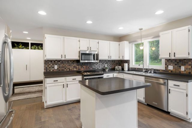 16422 Millford Drive, Eden Prairie, MN 55347