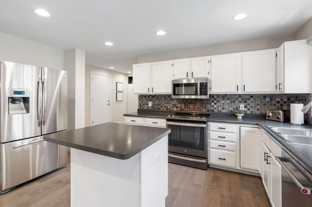 16422 Millford Drive, Eden Prairie, MN 55347