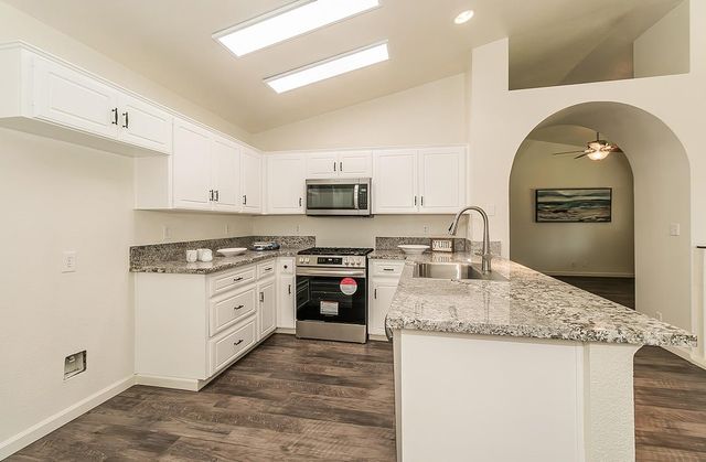 1535 Morgan Drive, Kingsburg, CA 93631