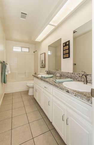 1535 Morgan Drive, Kingsburg, CA 93631