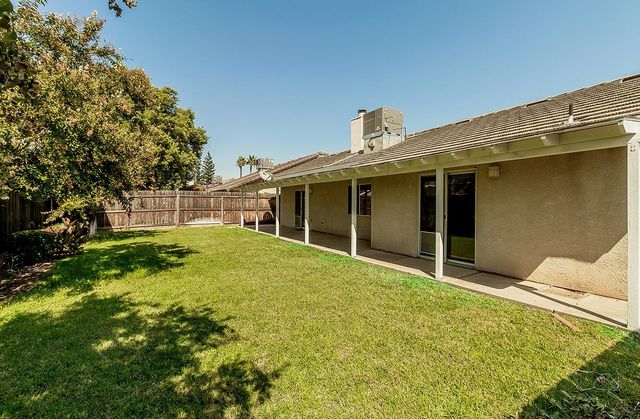 1535 Morgan Drive, Kingsburg, CA 93631