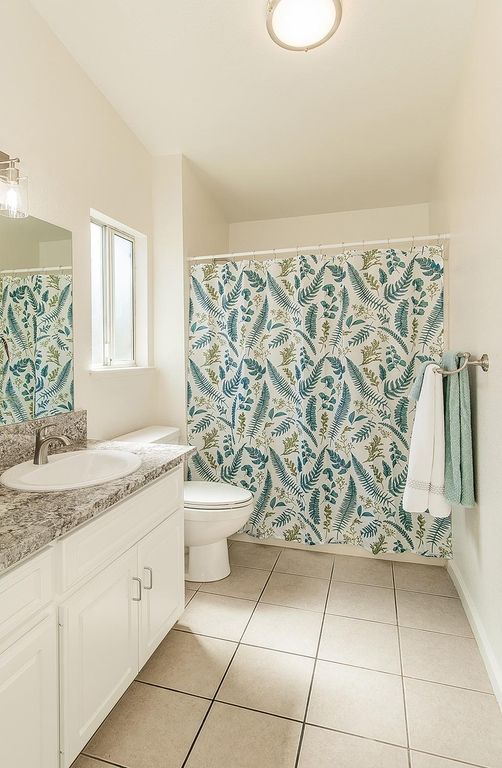 Image 16 of property listing at 1535 Morgan Drive, Kingsburg, CA 93631