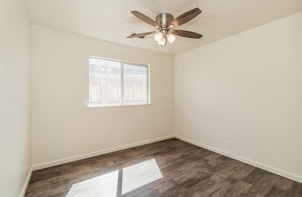 Image 17 of property listing at 1535 Morgan Drive, Kingsburg, CA 93631